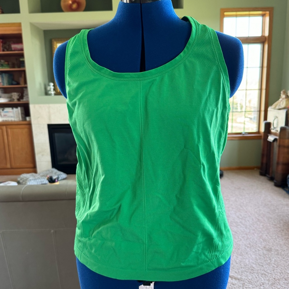 NWOT tags.  All in motion tank